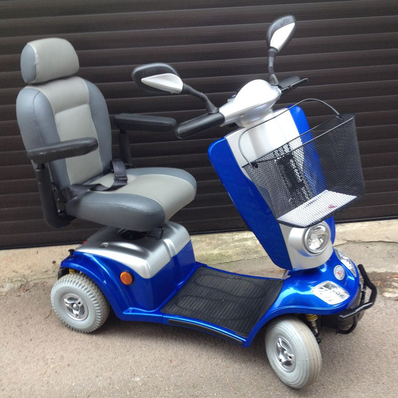 Ledsager Giraf and Kymco Maxi XLS Mobility Scooter | Ross Care